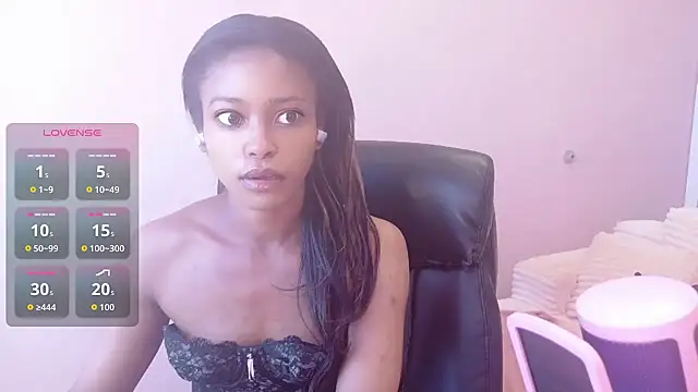 Snapshot of Amber_Fae chatting on April 29, 6:47 pm Amber Fae online show from April 29, 6:47 pm
