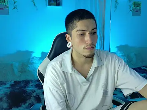 Snapshot of Zahir_Raw chatting on June 16, 11:07 pm Zahir Raw online show from June 16, 11:07 pm