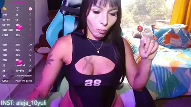 Snapshot of aleja_1028 chatting on May 8, 10:04 pm aleja 1028 online show from May 8, 10:04 pm