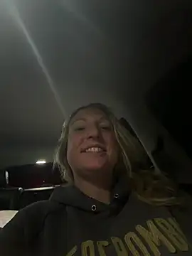 sweetkacibaby online show from April 9, 5:07 am