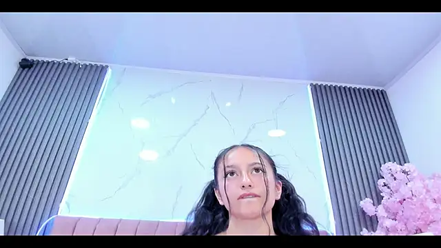 Snapshot of CharloteeTaylor chatting on April 14, 7:53 pm CharloteeTaylor online show from April 14, 7:53 pm
