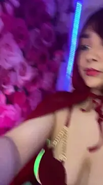 Snapshot of SweetLittleRed chatting on June 7, 5:11 am SweetLittleRed online show from June 7, 5:11 am
