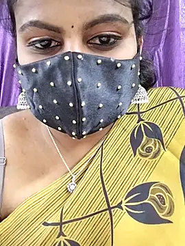 Snapshot of honeyflowerr chatting on March 26, 8:42 am honeyflowerr online show from March 26, 8:42 am