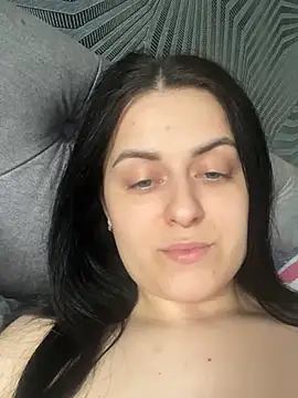 Snapshot of Velliaa chatting on May 19, 12:00 pm Velliaa online show from May 19, 12:00 pm