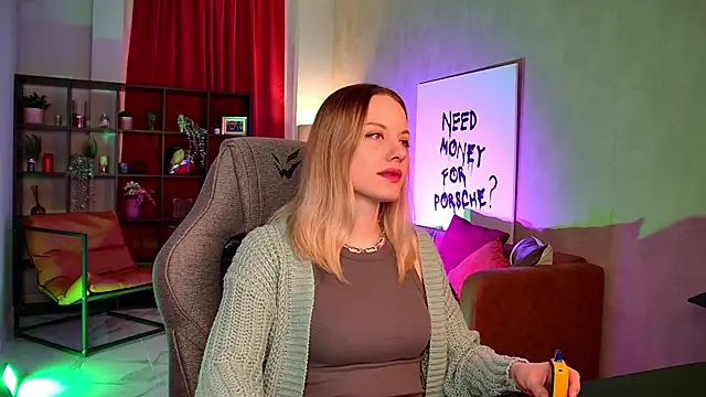 Snapshot of VireliaMoonfall chatting on April 24, 8:39 am VireliaMoonfall online show from April 24, 8:39 am