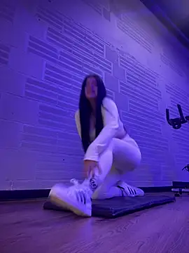 Snapshot of Cami_olarte chatting on April 6, 1:45 pm Cami olarte online show from April 6, 1:45 pm