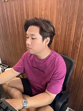 Snapshot of Titanryu chatting on April 6, 6:14 am Titanryu online show from April 6, 6:14 am