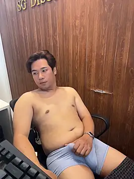Snapshot of Titanryu chatting on April 9, 4:12 am Titanryu online show from April 9, 4:12 am