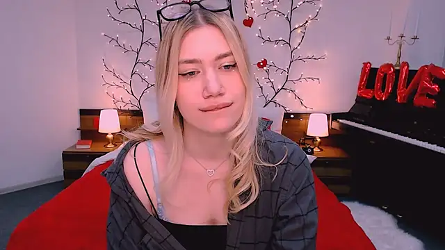 blonde angell online show from April 3, 2:48 pm