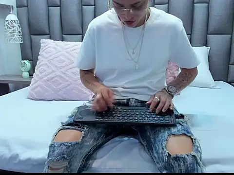 ZoeGrey online show from April 10, 1:05 pm