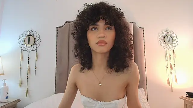 Snapshot of Julietta___ chatting on June 23, 2:15 pm Julietta online show from June 23, 2:15 pm