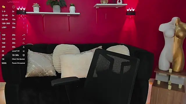 Snapshot of Sofia_Velvetx chatting on April 24, 1:13 pm Sofia Velvetx online show from April 24, 1:13 pm