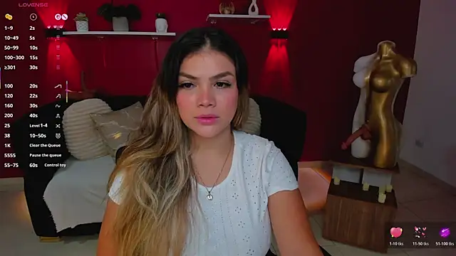 Snapshot of Sofia_Velvetx chatting on May 6, 2:44 pm Sofia Velvetx online show from May 6, 2:44 pm