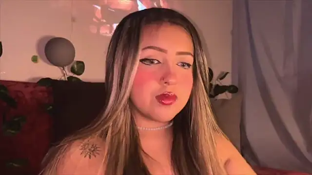 Snapshot of NinaValencia_ chatting on April 22, 10:55 pm NinaValencia online show from April 22, 10:55 pm