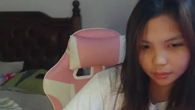 Snapshot of sweet_21_1 chatting on April 20, 8:54 pm sweet 21 1 online show from April 20, 8:54 pm