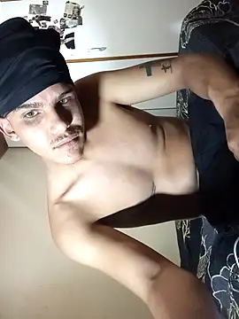 Snapshot of daddys_home69 chatting on April 16, 7:47 pm daddys home69 online show from April 16, 7:47 pm