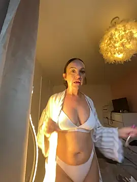 Snapshot of Ladyluxee chatting on June 25, 6:12 pm Ladyluxee online show from June 25, 6:12 pm