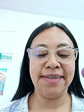 Snapshot of Violeta--7 chatting on April 15, 7:58 pm Violeta--7 online show from April 15, 7:58 pm
