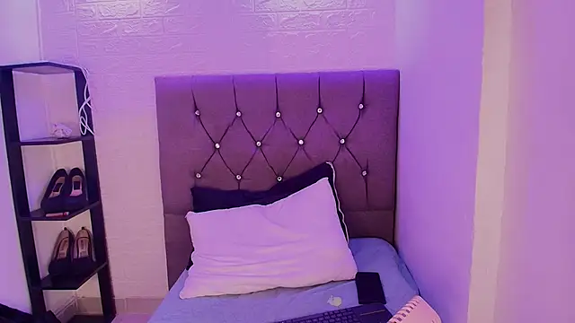 Snapshot of sweet__cherry1 chatting on April 7, 6:30 pm sweet cherry1 online show from April 7, 6:30 pm
