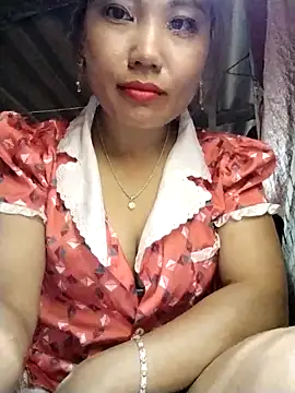 Snapshot of Giang-mylove chatting on April 12, 11:15 am Giang-mylove online show from April 12, 11:15 am