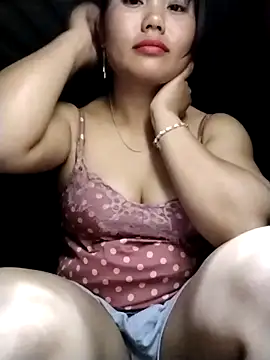 Snapshot of Giang-mylove chatting on April 23, 2:08 pm Giang-mylove online show from April 23, 2:08 pm