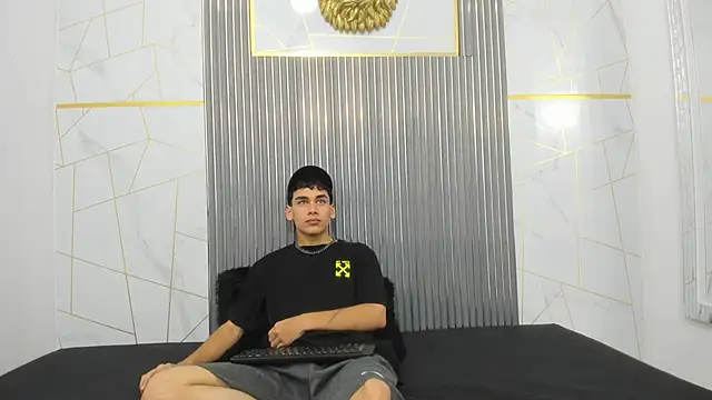 Snapshot of Kitsune_44 chatting on March 27, 6:51 pm Kitsune 44 online show from March 27, 6:51 pm