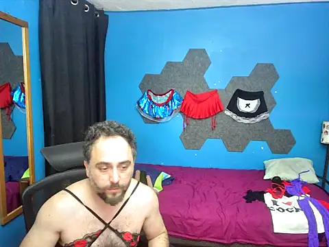 Snapshot of MachoPutito chatting on July 11, 4:37 am MachoPutito online show from July 11, 4:37 am