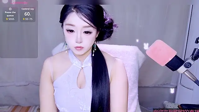 Snapshot of Cuviee chatting on April 13, 11:48 am Cuviee online show from April 13, 11:48 am