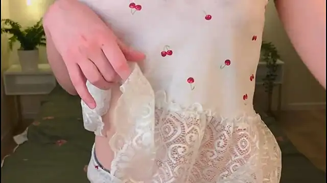 MellyAlfayi online show from April 4, 8:12 am