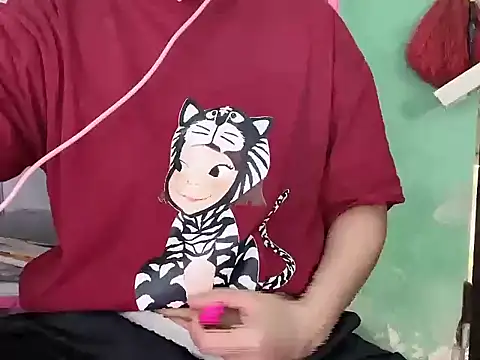 Snapshot of LunoChuckie chatting on March 30, 1:50 am LunoChuckie online show from March 30, 1:50 am