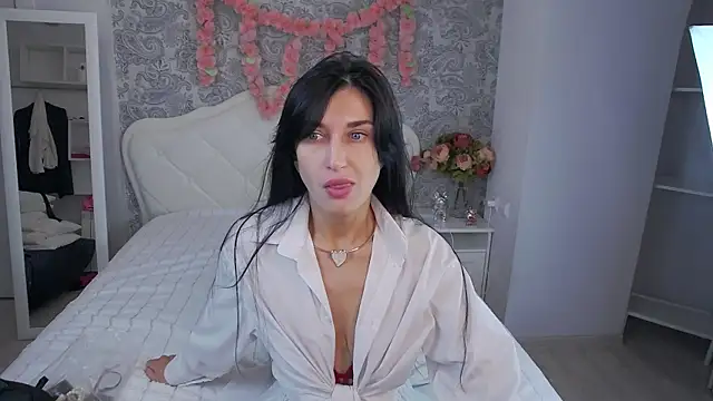 Snapshot of AriannaCruise chatting on April 5, 3:47 am AriannaCruise online show from April 5, 3:47 am