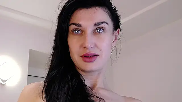 Snapshot of AriannaCruise chatting on April 18, 5:44 am AriannaCruise online show from April 18, 5:44 am