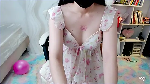 Snapshot of Mie_Mie21 chatting on April 10, 1:44 am Mie Mie21 online show from April 10, 1:44 am