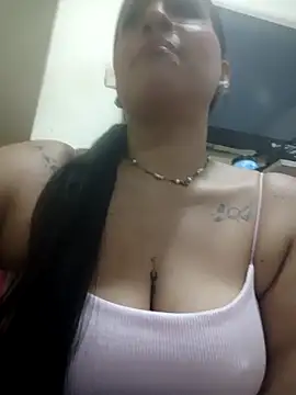 Snapshot of val_eria chatting on May 1, 11:42 pm val eria online show from May 1, 11:42 pm