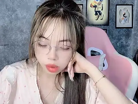 Snapshot of Bella167 chatting on March 29, 8:31 pm Bella167 online show from March 29, 8:31 pm