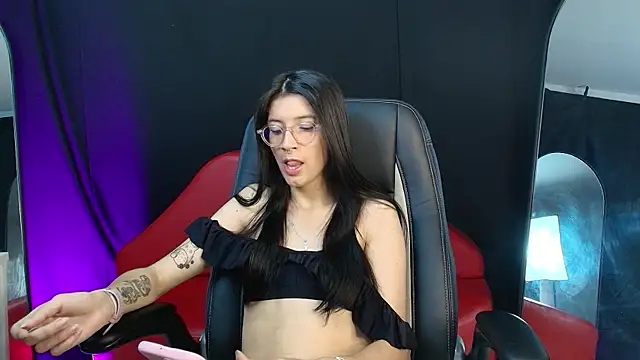 Snapshot of jazminswee chatting on April 30, 9:52 pm jazminswee online show from April 30, 9:52 pm