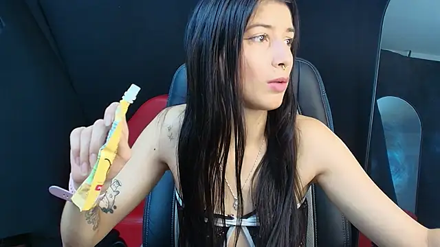Snapshot of jazminswee chatting on May 1, 8:24 pm jazminswee online show from May 1, 8:24 pm