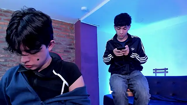 Snapshot of Good_boys18 chatting on May 13, 12:24 pm Good boys18 online show from May 13, 12:24 pm