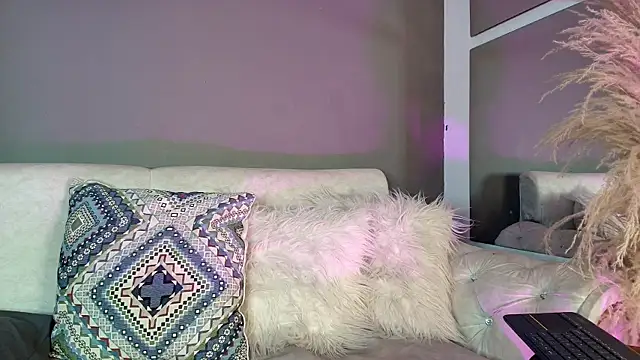 Snapshot of Zoee_8 chatting on July 8, 10:58 pm Zoee 8 online show from July 8, 10:58 pm
