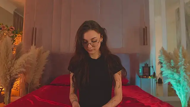 Snapshot of AmeliaKlark_ chatting on April 8, 1:49 am AmeliaKlark online show from April 8, 1:49 am