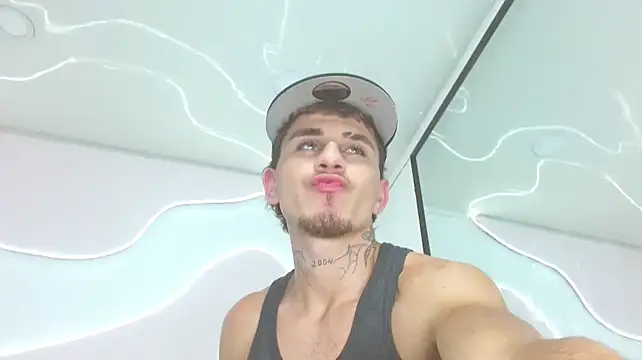 Snapshot of DanntheStiff chatting on June 22, 7:44 pm DanntheStiff online show from June 22, 7:44 pm