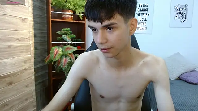 Snapshot of maxim_rod chatting on April 13, 8:14 pm maxim rod online show from April 13, 8:14 pm