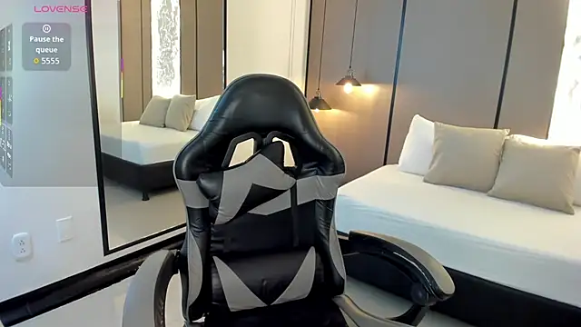 aisha hart  online show from April 10, 3:01 am