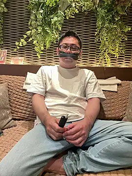 Snapshot of RYUICHI_1919 chatting on April 18, 6:06 am RYUICHI 1919 online show from April 18, 6:06 am