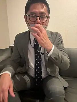 Snapshot of RYUICHI_1919 chatting on May 20, 10:32 am RYUICHI 1919 online show from May 20, 10:32 am