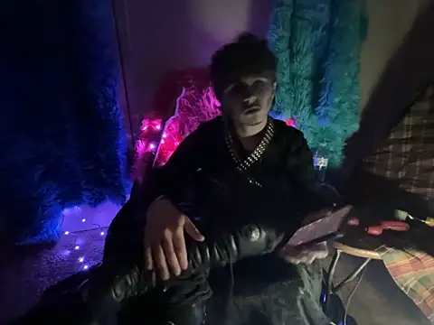 Snapshot of noahfoxxftm chatting on March 29, 3:06 am noahfoxxftm online show from March 29, 3:06 am