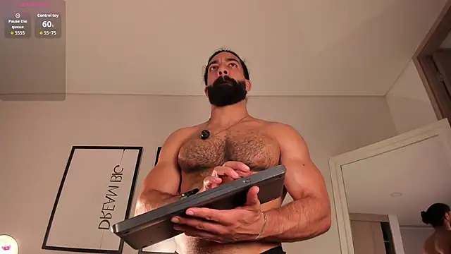 Snapshot of Max_strong01 chatting on May 6, 11:21 pm Max strong01 online show from May 6, 11:21 pm