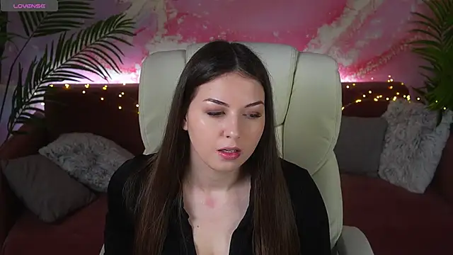 Snapshot of LindsyRawr chatting on April 16, 8:53 pm LindsyRawr online show from April 16, 8:53 pm
