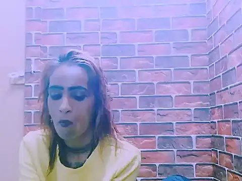 Snapshot of Alanadelray21 chatting on April 5, 10:07 pm Alanadelray21 online show from April 5, 10:07 pm