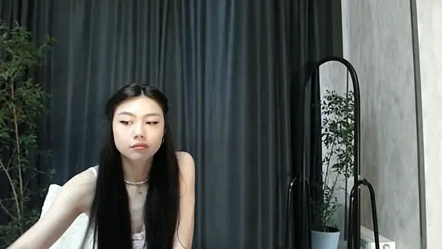 Snapshot of SecretTiny chatting on April 9, 12:32 pm SecretTiny online show from April 9, 12:32 pm